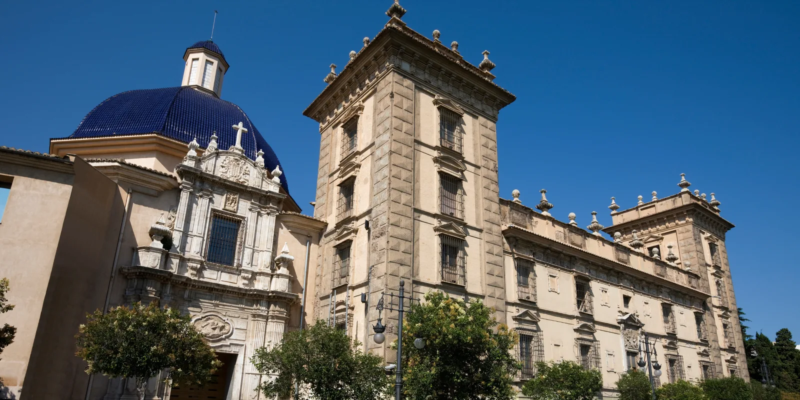 Cuarenta y seis Sorollas en un antiguo hospital militar